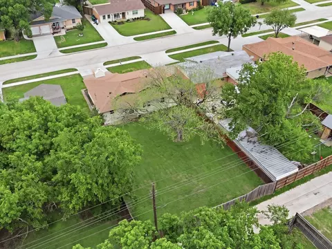 1112 Noble Ave, Carrollton, TX 75006