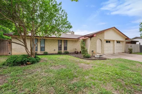 802 Crest Oak Ct, Arlington, TX 76012