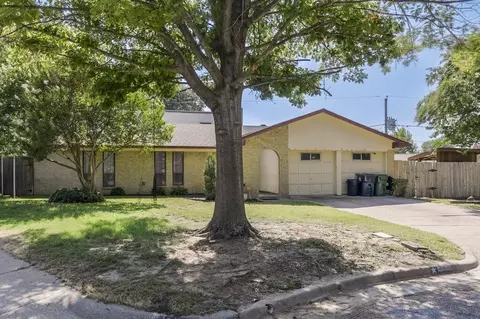 802 Crest Oak Ct, Arlington, TX 76012
