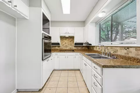 Kitchen - 337 Apache Trl, Keller, TX 76248 photo 3 of 3