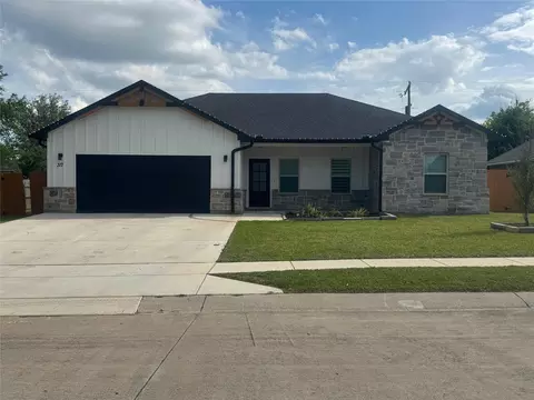 317 Lakeview Dr, Alvarado, TX 76009