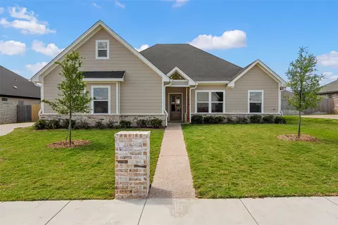 929 Northern Dancer Dr, Hewitt, TX 76643