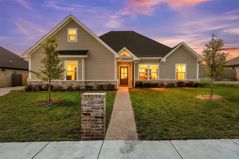 929 Northern Dancer Dr, Hewitt, TX 76643