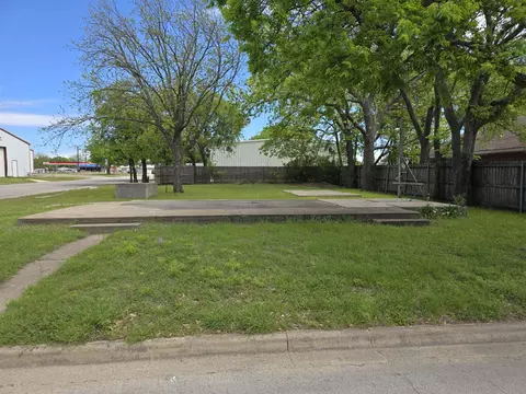 811 Hillsboro St, Cleburne, TX 76033