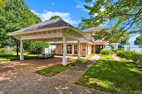 5337 S Lakeshore Dr, Shreveport, LA 71109
