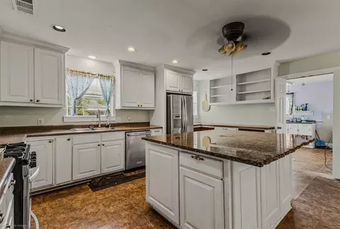 Kitchen - 914 Griffith Ave, Terrell, TX 75160 photo 1 of 2