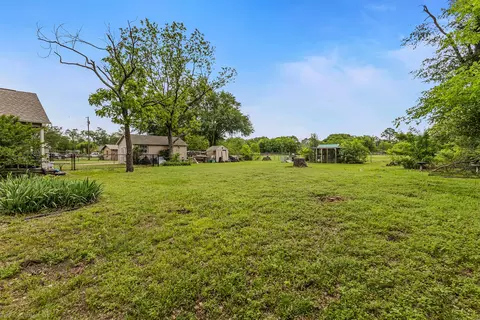 Exterior - 914 Griffith Ave, Terrell, TX 75160 photo 5 of 6