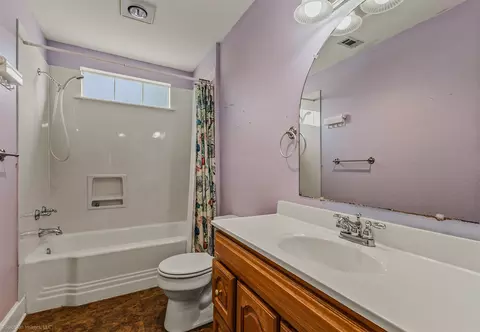 Bath - 914 Griffith Ave, Terrell, TX 75160 photo 3 of 3