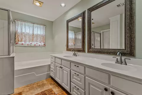 Bath - 914 Griffith Ave, Terrell, TX 75160 photo 1 of 3