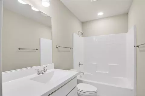 Bath - 2509 Yoder Ln, Robinson, TX 76706 photo 3 of 3