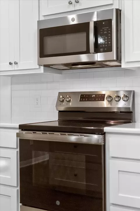 Kitchen - 2509 Yoder Ln, Robinson, TX 76706 photo 7 of 7