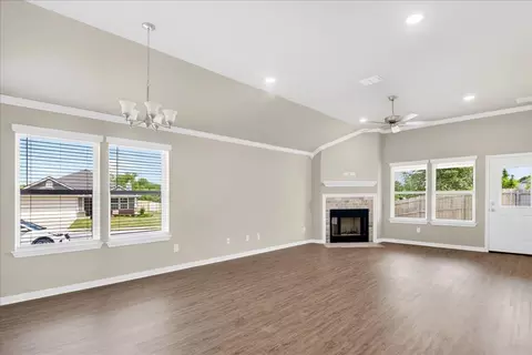 Living - 2509 Yoder Ln, Robinson, TX 76706 photo 2 of 5