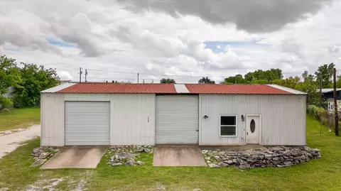 721 Comanche Cove Dr, Granbury, TX 76048