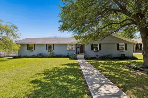 13936 Charcoal Ln, Farmers Branch, TX 75234