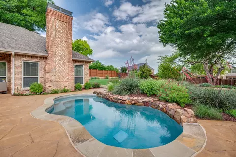 825 Hills Creek Dr, Mckinney, TX 75072