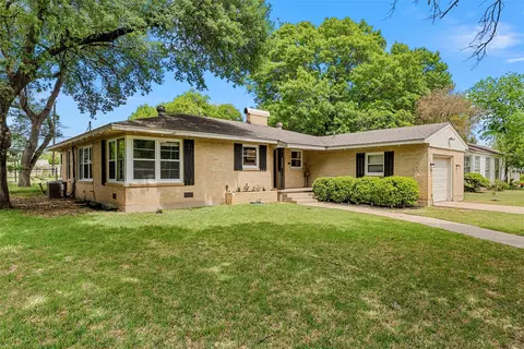 Exterior - 3223 Live Oak Ave, Waco, TX 76708 photo 4 of 10