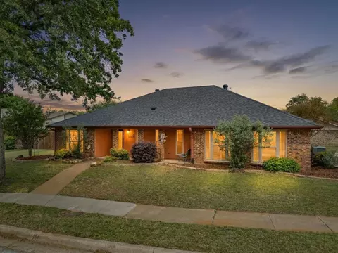 2801 Meadow Crk, Bedford, TX 76021