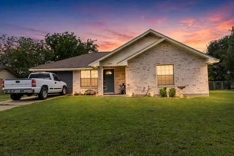 1004 Clover St, Bellmead, TX 76705
