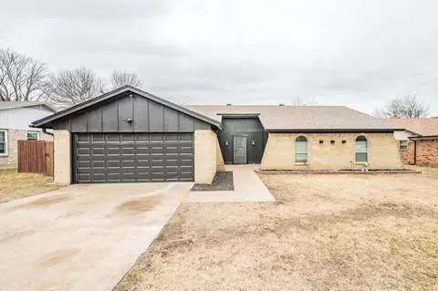 8409 Glenann Dr, North Richland Hills, TX 76182