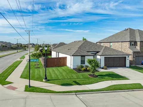 6000 Sutton Fields Trl, Aubrey, TX 76227 photo 2