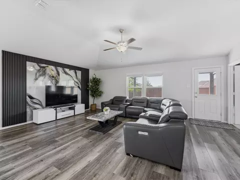 6000 Sutton Fields Trl, Aubrey, TX 76227 photo 7