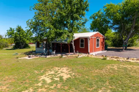 221 High Bluff Dr, Bridgeport, TX 76426