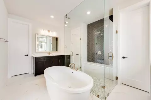 Bath - 830 Hackberry Dr, Prosper, TX 75078 photo 1 of 5