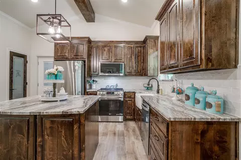 Kitchen - 313 Broken Rd, Perrin, TX 76486 photo 3 of 7