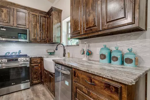Kitchen - 313 Broken Rd, Perrin, TX 76486 photo 4 of 7