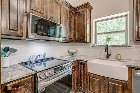 Kitchen - 313 Broken Rd, Perrin, TX 76486 photo 6 of 7