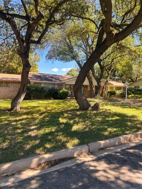 409 White Hall Rd, Woodway, TX 76712