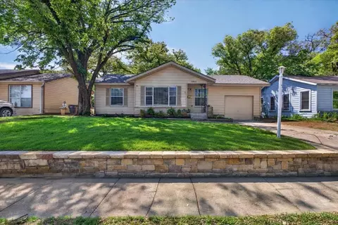 6828 Greenlee St, Fort Worth, TX 76112
