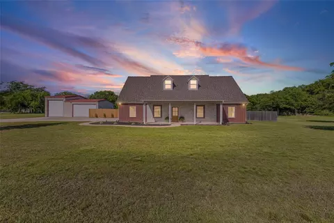 319 Whippoorwill Dr, Wills Point, TX 75169