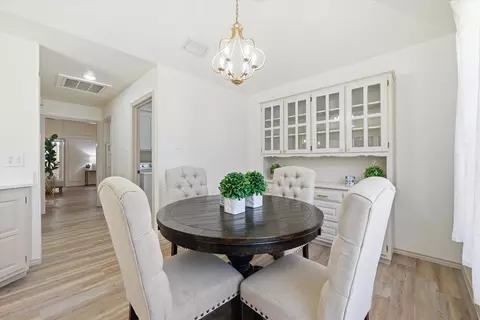 Dining - 517 E Beady Rd, Arlington, TX 76006 photo 6 of 7