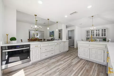 Kitchen - 517 E Beady Rd, Arlington, TX 76006 photo 3 of 4