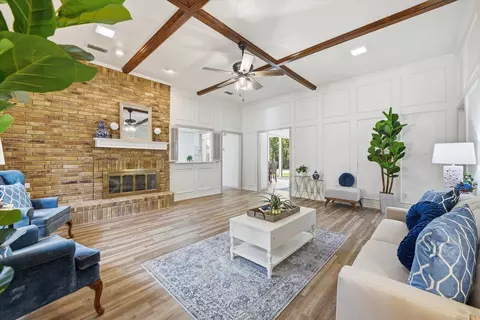 Living - 517 E Beady Rd, Arlington, TX 76006 photo 3 of 6