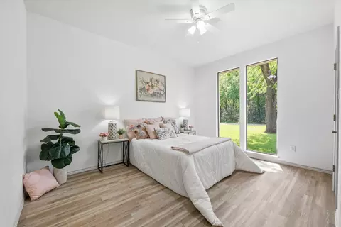 Bedroom - 517 E Beady Rd, Arlington, TX 76006 photo 5 of 9