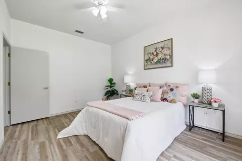 Bedroom - 517 E Beady Rd, Arlington, TX 76006 photo 4 of 9