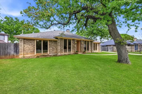 Exterior - 517 E Beady Rd, Arlington, TX 76006 photo 3 of 5