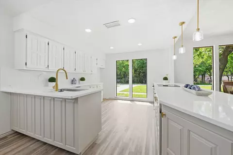 Kitchen - 517 E Beady Rd, Arlington, TX 76006 photo 2 of 4
