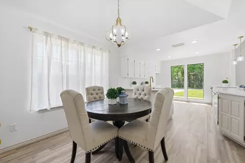 Dining - 517 E Beady Rd, Arlington, TX 76006 photo 5 of 7
