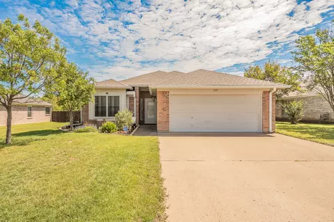 330 Beaumont Dr, Weatherford, TX 76086