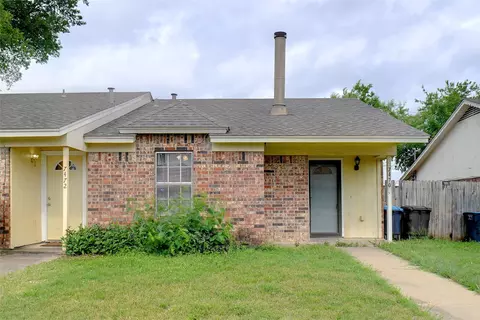 7470 Tiffany Meadows Ln, Fort Worth, TX 76140