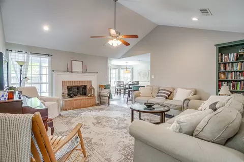 605 Rhonda, Italy, TX 76651