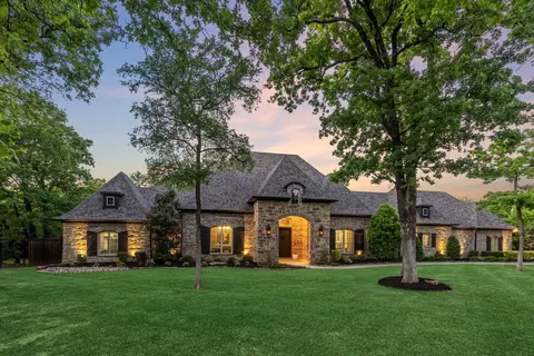 521 W Waters Edge Way, Oak Point, TX 75068