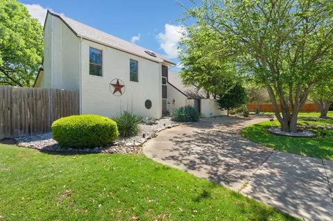 5107 Racquet Club Dr, Arlington, TX 76017