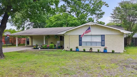 2025 W Belclaire Cir, Corsicana, TX 75110
