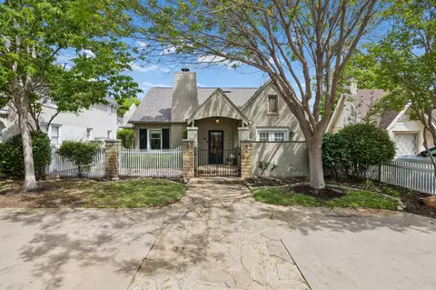 4828 Bryce Ave, Fort Worth, TX 76107