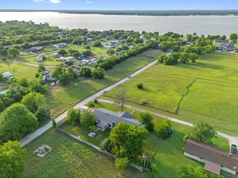 713 W Rosemary St, Quinlan, TX 75474
