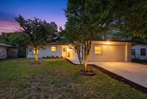 2424 Cloverdale St, Arlington, TX 76010